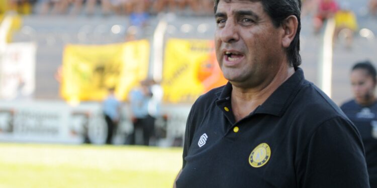 Federal A: Crucero destituyó al entrenador Gustavo Módica