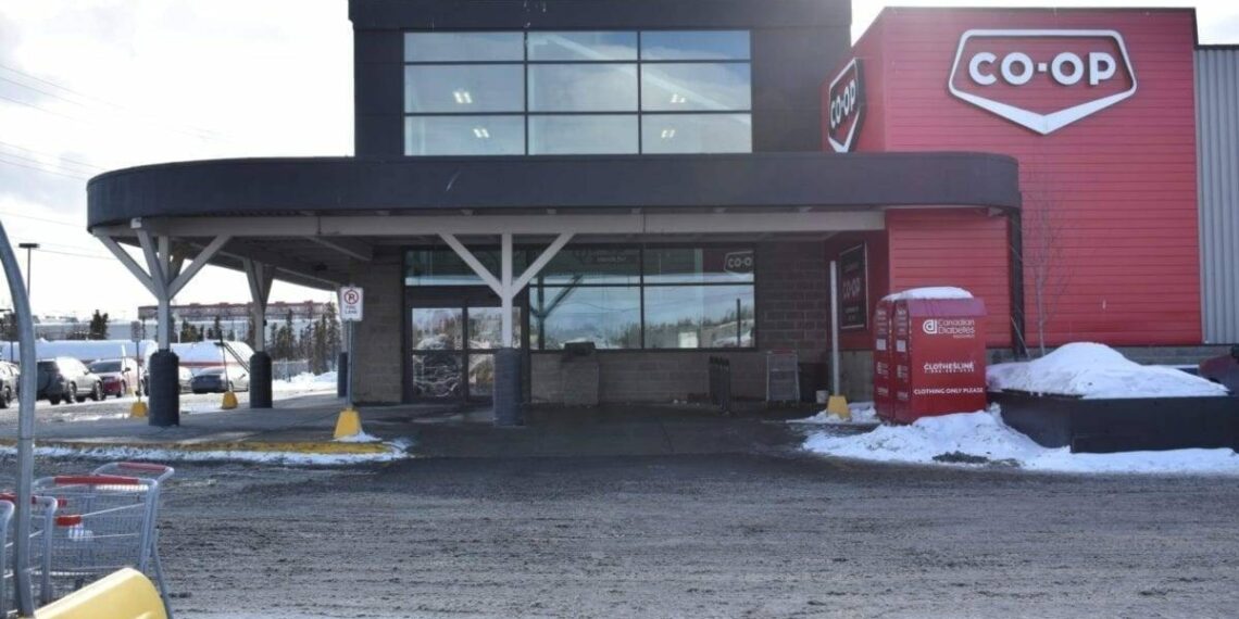 Salvation Army gladly accepts 680 kilograms of dried foods; Co-op assists in delivery