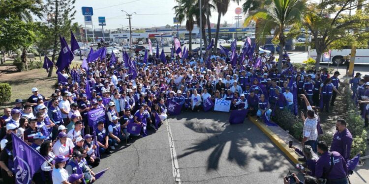 El Partido Sinaloense se hace presente en los principales cruceros de Mazatlán.