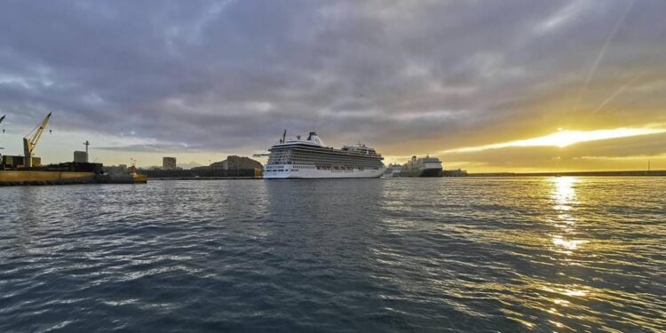 El Puerto de Alicante prevé incrementar un 30% los pasajeros de cruceros en 2024