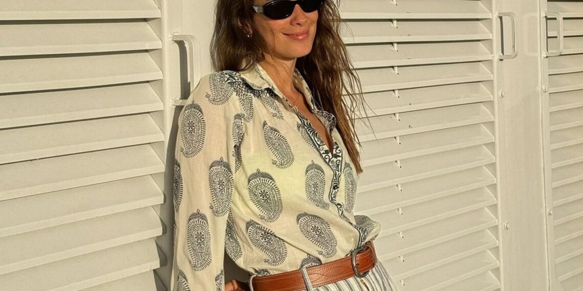 El look de crucero de María Pombo es el más fresquito y elegante para llevar a la oficina en primavera