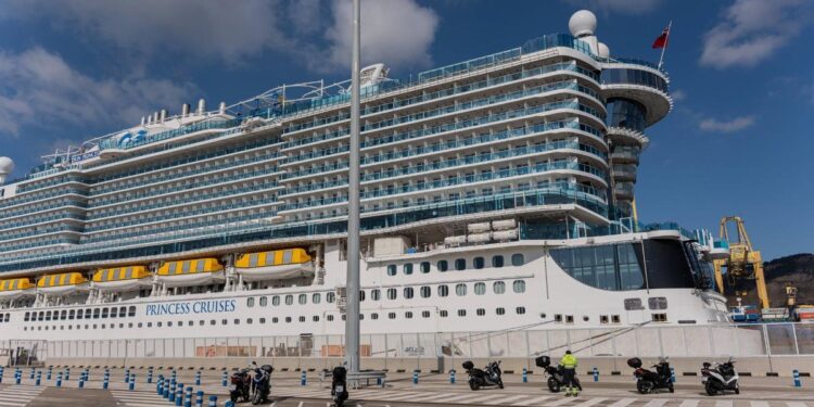 El nuevo Sun Princess, heredero del mítico crucero de 'Vacaciones en el mar', elige a Barcelona para su bautismo