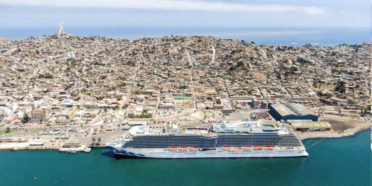 Puerto de Coquimbo cierra temporada de cruceros 2023-2024 con escala del Fram