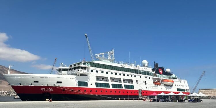 Puerto de Iquique cierra temporada de cruceros 2023 – 2024 con crucero Fram