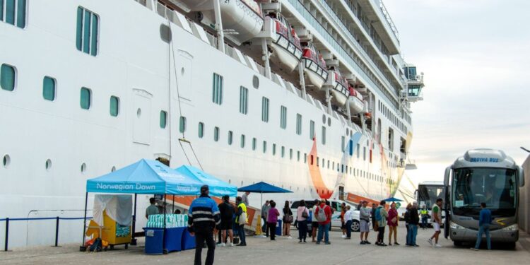 Así será el nuevo crucero, para personas que quieran estar "al natural", que zarpará en Florida en 2025