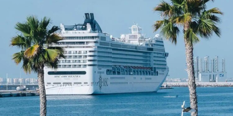 Turismo y cruceros en Alicante | Alicante espera la visita de casi 40.000 cruceristas en mayo con un impacto económico de 2,8 millones de euros