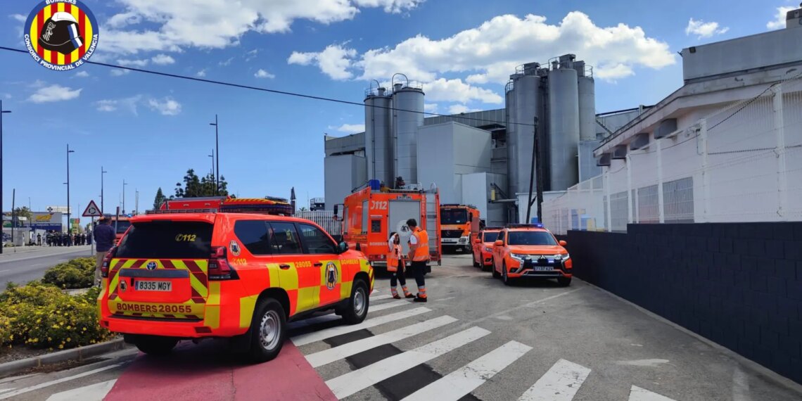 Un incendio industrial afecta a parte de la planta de Vicky Foods, antigua Dulcesol en Gandía