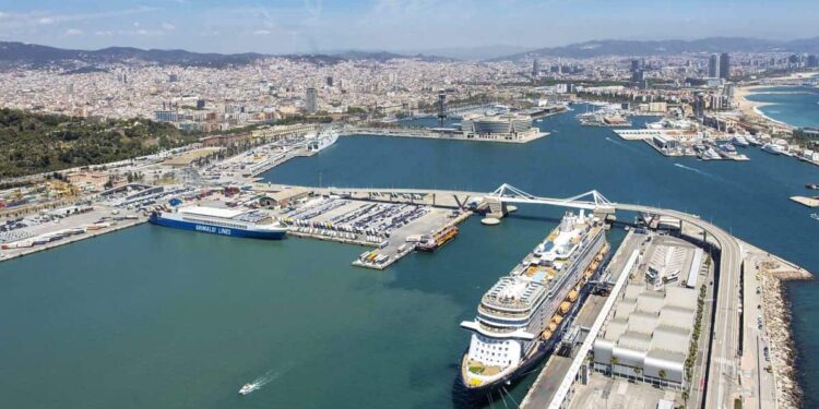 Barcelona, un modelo sostenible para los cruceros turísticos