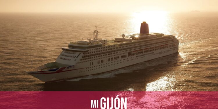 La llegada a El Musel del 'Aurora' abre una temporada de cruceros con 36 escalas, once más que en 2023