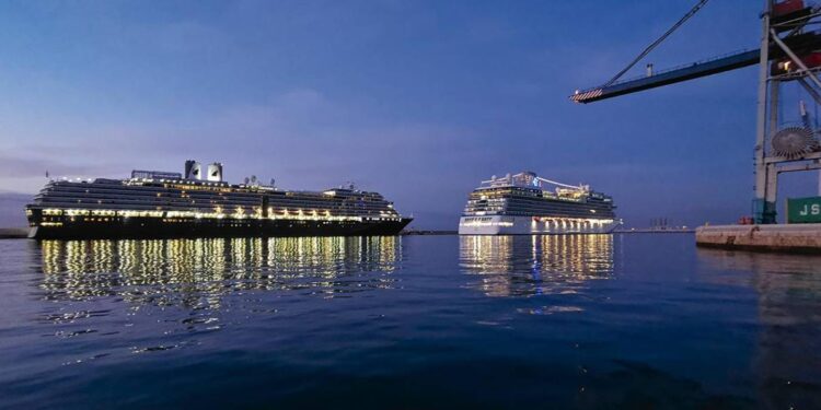 El Puerto de Alicante recibirá a 20.000 pasajeros de cruceros en seis escalas