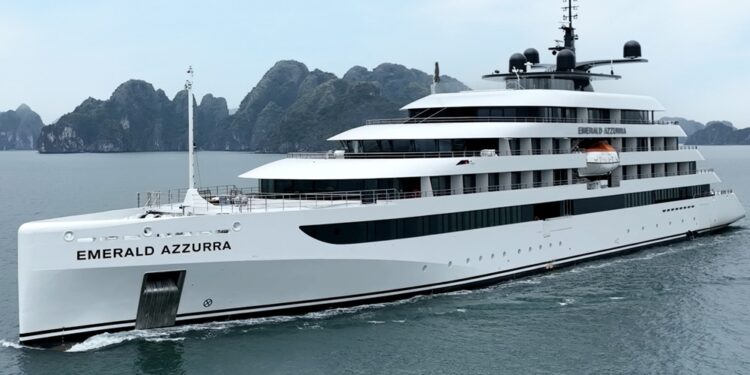 Emerald Azzurra desarrolla su viaje inaugural