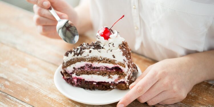 Loneliness linked to cravings for unhealthy foods, study suggests