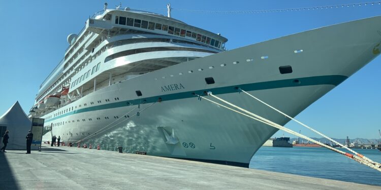 Llega al puerto de Castellón el primer crucero del año con 750 pasajeros