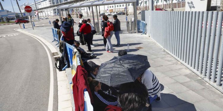 Grupo de bolivianos atrapados en el crucero MSC en el Port por tener visados irregulares