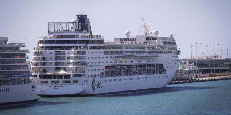 MSC pone otro barco a los cruceristas bolivianos mientras se tramita su retorno