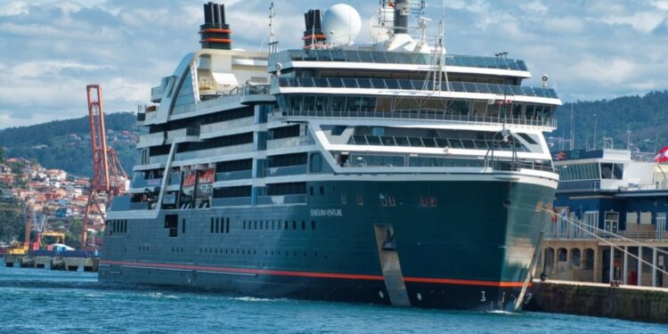 Atraca en Vigo un crucero de ultralujo