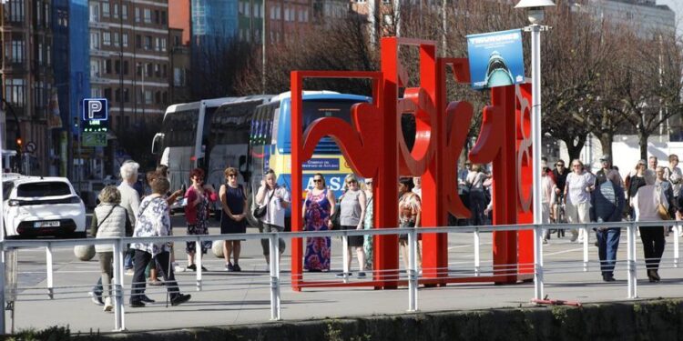 Un nuevo crucero llega mañana a Gijón con 427 turistas, la mayoría alemanes