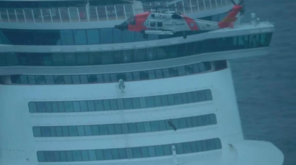 pasajera embarazada es rescatada por Guardia Costera de crucero en Disney tras complicación médica
