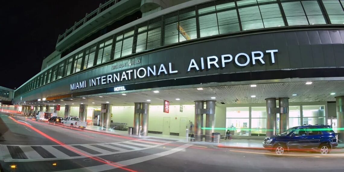 El Aeropuerto Internacional de Miami acogió a niños con discapacidades para ayudarles a superar el miedo a volar