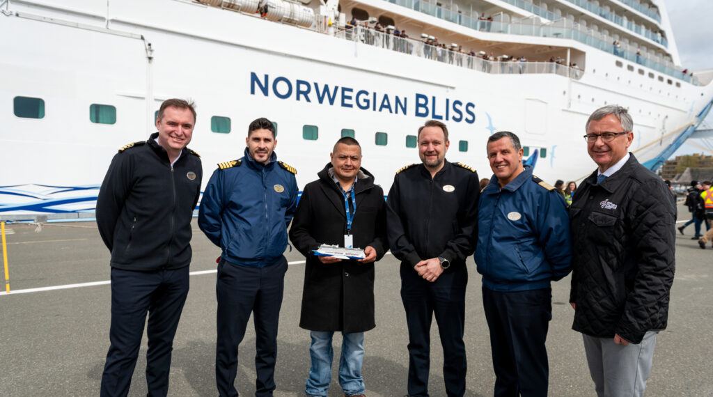 Norwegian Bliss se convierte en primer crucero de la temporada en llegar a Greater Victoria