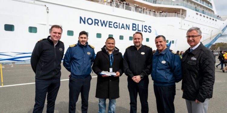 Norwegian Bliss se convierte en primer crucero de la temporada en llegar a Greater Victoria
