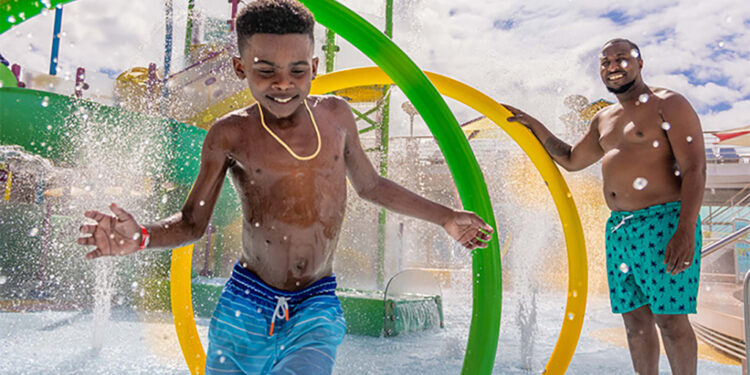 Los viajeros de la crucerista pueden realizar donaciones para que los niños vivan experiencias exclusivas con la naviera.