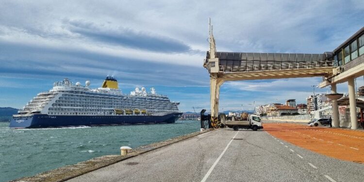 El `Spirit of Adventure` inicia la temporada de cruceros en el Puerto de Santander