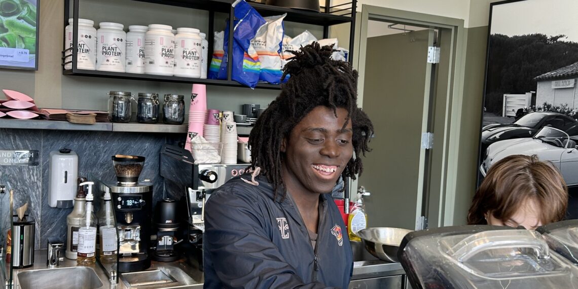 New Evanston food spots: Foster Deli and Joe & The Juice open for business
