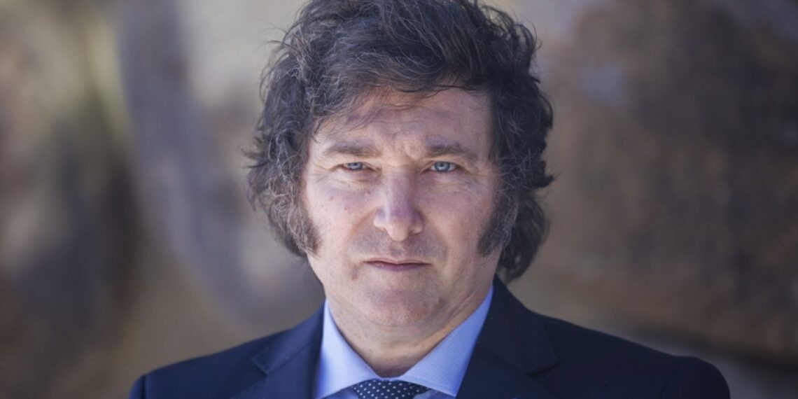 El Gobierno no descarta contratar vuelos privados para los viajes de Javier Milei