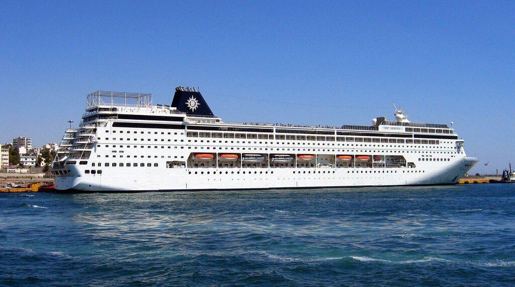 Un crucero de 1500 pasajeros quedó varado en Barcelona porque detectaron a casi 70 turistas bolivianos con visas falsas