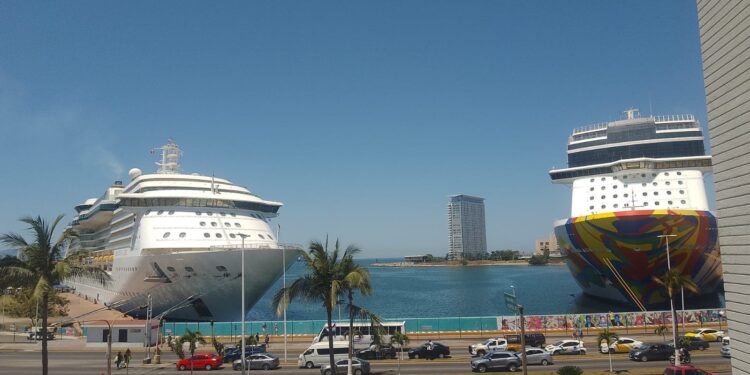 Registra Puerto Vallarta otro triple arribo de cruceros en la semana