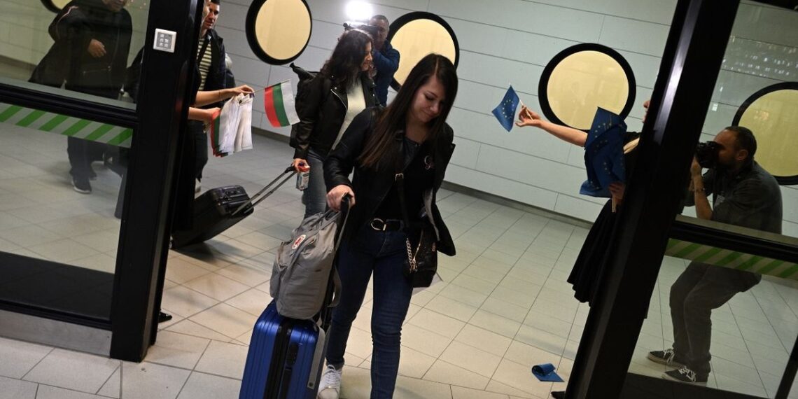 Llevan a cabo Rumanía y Bulgaria primera etapa de adhesión al Espacio Schengen