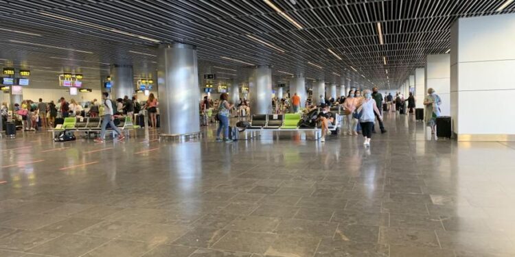 TRUCOS VUELOS VIAJES | Los mejores trucos de aeropuerto que pocos conocen y tienes que saber