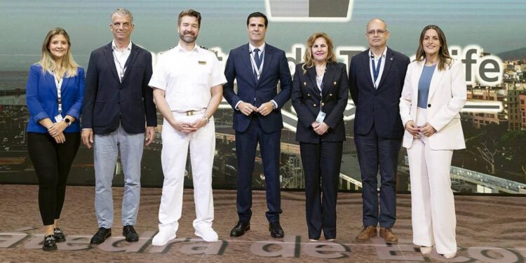 Tenerife aborda los retos de la sostenibilidad del turismo de cruceros en Canarias