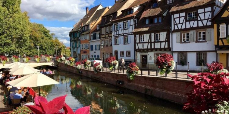 Cinco pueblos europeos de cuento imprescindibles para visitar en 2024