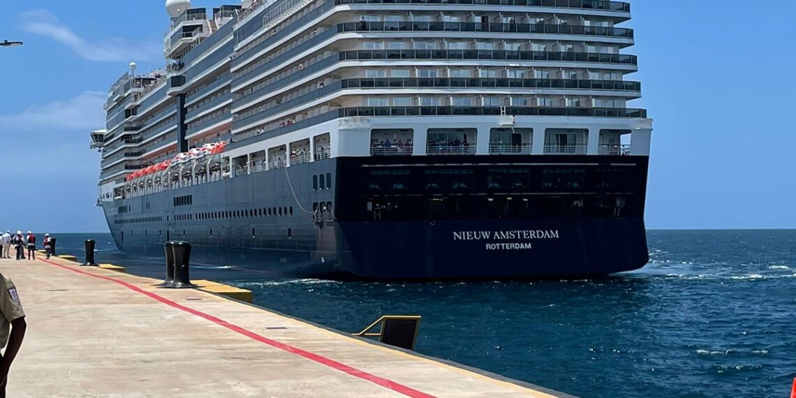 Segundo crucero llegó a Port Cabo Rojo con más de 2,700 turistas