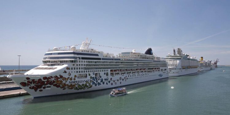 Cruceros en el puerto de Barcelona, en una imagen de archivo.