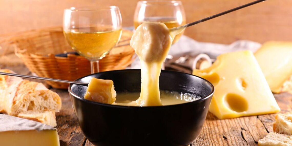 One of the most popular foods of the 1970s, cheese fondue, is back | UK | News