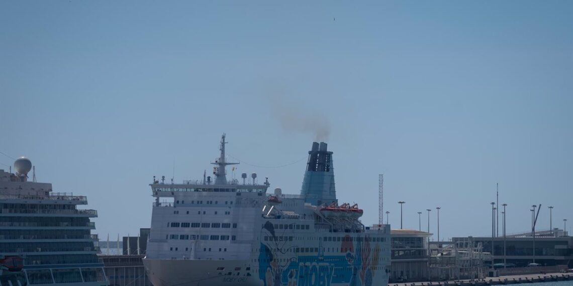 Alojados en el ferry los 69 bolivianos del crucero con problemas de visado en Barcelona