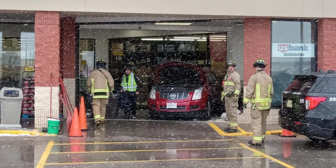 Vehicle crashes into Onalaska Festival Foods | Onalaska