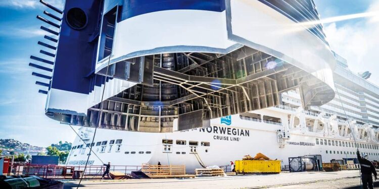 ¿Dónde reparan los buques de crucero?