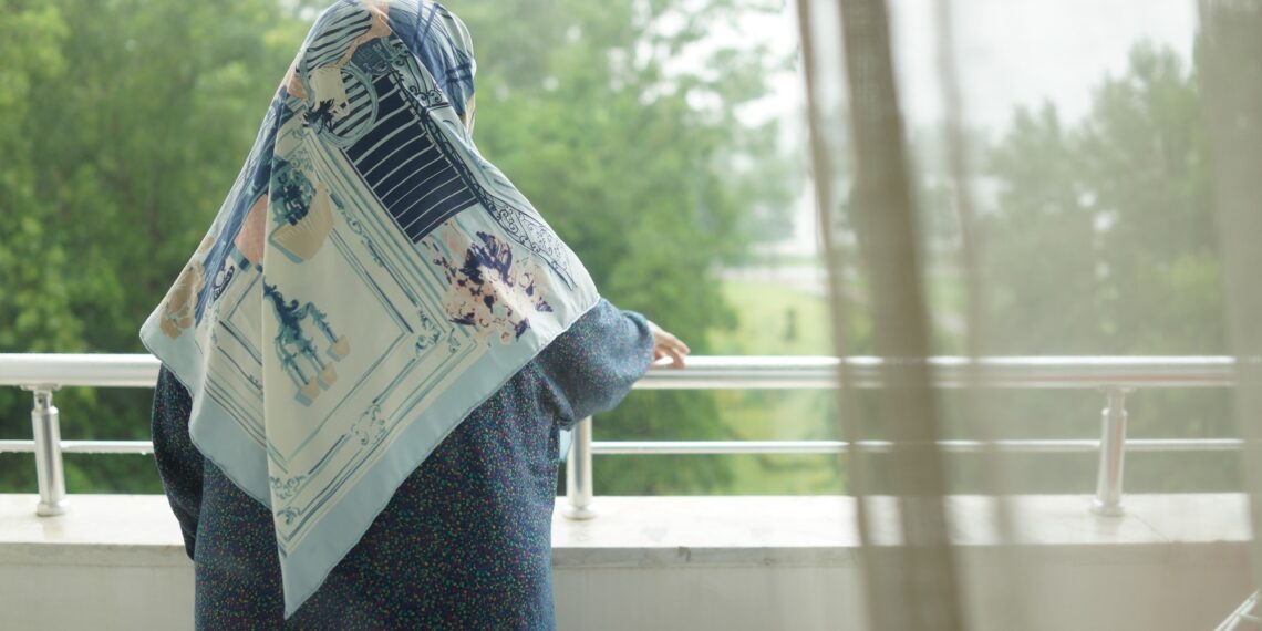 ​​​​​​​Study: Social Isolation, Brain Food Cue Processing, Eating Behaviors, and Mental Health Symptoms. Image Credit: Mansoreh/Shutterstock.com