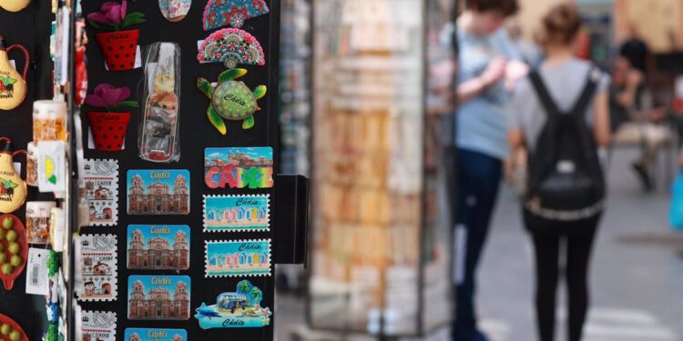 Más de 11.000 turistas recalarán este jueves en el puerto de Cádiz a bordo de tres cruceros