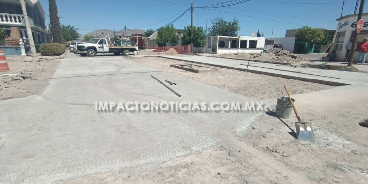 Precaución: Crucero de calle Segunda y Constitución seguirá cerrado por reparación con concreto hidráulico
