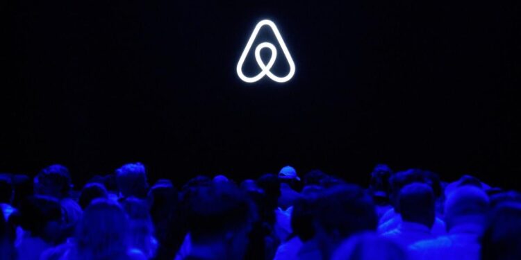 Airbnb sufre mayor caída en un año por débiles perspectivas de viajes
