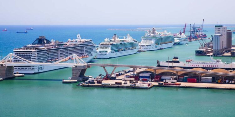 Barcelona busca la fórmula para limitar los cruceros que llegan a la ciudad