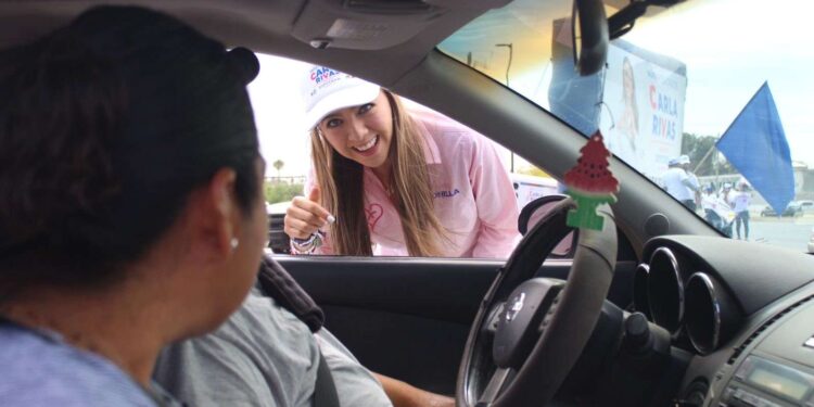 Encabeza Carla Rivas crucero en R. Almada y Nueva España