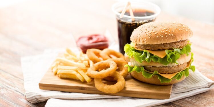 Ready-To-Eat Meats, Sugary Drinks, & More Ultra-Processed Foods Linked To Higher Risk of Death, Study Reveals