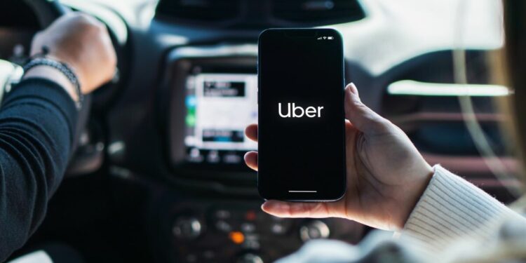 Uber ofrece viajes compartidos con descuentos de hasta un -30%