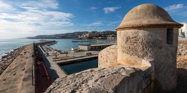 El Puerto de Peñíscola recibe al crucero “World Traveller”